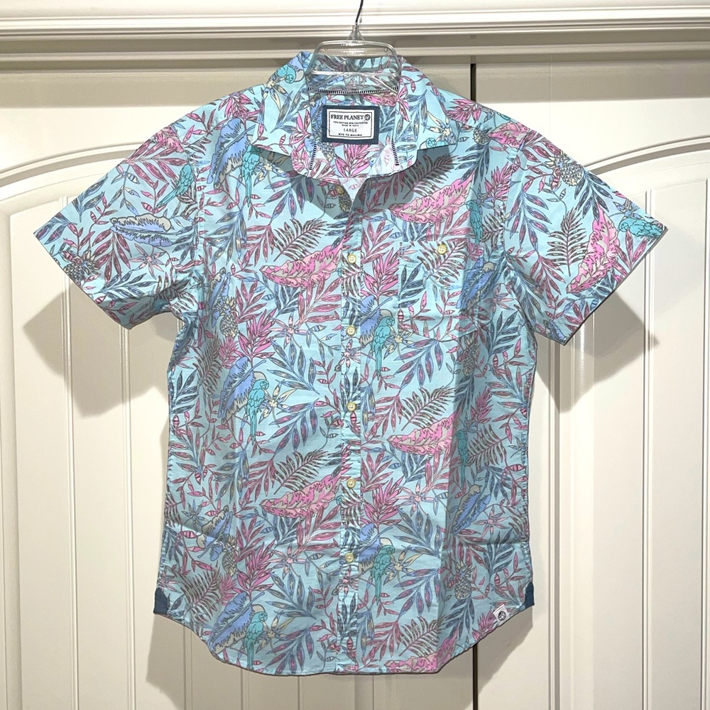 Men’s Free Planet Hawaiian Shirt Size Large New Without Tags